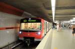 Die Fahrerlose U3 mit Wagen 763 am 21.08.10 unter dem ...