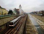 u-bahn-wien-fahrzeuge Wiental-Linie: Einer der wenigen auf der U4 verkehrenden V-Z�ge  zwischen  Braunschweiggasse und Hietzing. 6.12.09