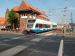 UBB-Triebwagen 646 106 �berquerte am 31.Juli 2010 den Bahn�bergang Tribseer ...