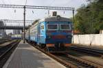 Ein Elektrotriebwagen der Reihe SR9e fährt am 2.9.2009 in den Kopfbahnhof von Odessa ein.