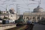 Tagsüber ist es relativ ruhig im großen Hauptbahnhof von Odessa; denn die Fernzüge kommen und starten in der Regel morgens und ab dem späten Nachmittag.