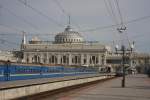 Das imposante Bahnhofsgebäude mit der Rundkuppel macht den Hauptbahnhof von Odessa für mich zu einem der schönsten Bahnhöfe, die ich kenne.