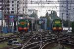 Am 4.9.2009 waren zwei Cmellak im Rangierdienst im Hauptbahnhof von Odessa tätig.
Beide Maschinen warten hier in der Bahnhofeinfahrt auf neue Aufgaben.