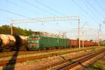 Zhitomir: EL80 408 zieht einen Zug in den Bhf - 11/05/2013