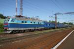 YC4-036 am 13.6.15 im Bahnhof von Zwitkobe mit vielen Wagons.