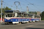 T6B5 in Zaporizhzhya in der Doppel Traktion mit der Werbung von Motor Sich. Fotografiert in der Innenstadt am 6.08.16.