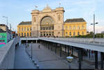 Budapest-Keleti pu (HU) ist mehr Palast als Bahnhof – wobei das Umfeld einen eher weniger majestätischen Eindruck erweckt.