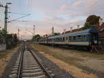 MÁV H-START 50 55 84-55 155-8 Bydee + 50 55 21-55 537-3 By, am 03.06.2016 abgestellt in Siófok. Vom Bahnübergang aus fotografiert.