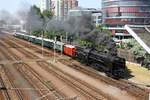 424.247 (UIC-Nr.: H-MNOS 90 55 0424 247-0) fährt am 16.Juni 2018 mit dem Sonderzug zum Eisenbahnmuseum in Bratislava východ aus dem Bahnhof Bratislava-Petržalka.