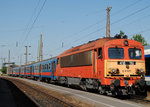 Die 418 110 ist soeben mit einem Regionalzug am Budapester Nyugati palyaudvar angekommen. (12.07.2016)