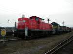 LCH 0469 103-3 (frher DB 290 536) und drei 4044-Lok  des Unternehmens Bobo Kft stehen am Bahnhof Komrom, am 21. 01. 2012. 