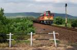 628 328 mit Güterzug bei Vamosujfalu (24.05.2014)