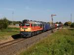 Die 628 310 mit einem Güterzug am 30.09.2016 unterwegs bei Mezőlak.