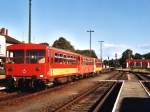 BDzx und Bzmot 191 mit R 9711 Tapolca-Szkesfehrvr auf Bahnhof Tapolca am 8-8-2005.