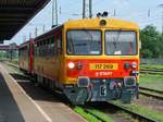 Triebwagen 117 269 der H-START auf Gleis 11 in Debrecen, 26.6.2016