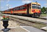 117 246 und 117 320 mit zwei Zwischenwagen sind als Regionalzug aus Szilvásvárad in Eger eingetroffen.