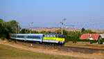 Die zuletzt lackierte GySEV Szili (430 329) ist auf dem Weg von Szombathely nach Budapest mit dem Zug IC 907 kurz vor Haltestelle Öskü.
26.09.2021.