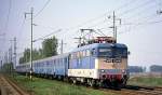 Am 16.4.1989 kam um 10.50 Uhr bei Kaba die V 431246 mit einem Schnellzug nach
Debrecen vorbei.
