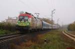 Am sehr nebeligen Morgen des 20.10.2012 erreicht GySEV 470 505  Szchenyi  mit Schnellzug 285  ZAGREB-CORVINUS , (Sopron - Szombathely) in Krze ihr Ziel.