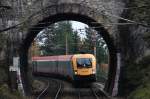 Tunnelblick durch den Kleinen Krauselklause Tunnel nahe Breitenstein : MAV 470 005 zieht am 25.10.12 den OIC 531 von Wien nach Lienz.