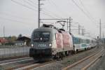 MAV 470 004 vor EC 151 von Wien nach Laibach im Bahnhof Neunkirchen NÖ am 26.10.2015