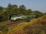 Die 471 004 mit einem IC am 26.08.2017 unterwegs bei Tatabánya.