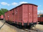 Gedeckter Güterwagen Fa-w im Bahnhof Dombrad, 23.