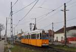 Tw.1362 verläßt als Linie 2B zum Jaszai Mari ter die im äußersten Süden Budapests gelegene Endstelle Pesterzsebet - Pacsirtatelep. (30.01.2023)