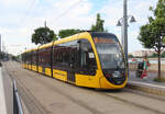 CAF-Strassenbahn bei der Haltestelle Varkert Bazar.