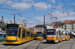 Über ein Jahr dauerte die Sanierung und Umgestaltung des Verkehrsknotenpunktes Szell Kalman ter, wobei man das Ergebnis als sehr gelungen betrachten kann. So ergeben sich hier speziell am späten Nachmittag neue Fotoperspektiven, wo beispielsweise die Tw. 2023 und 2009 der Linie 6 und ein vom T5C5 4114 geführter Zug der Linie 56A nebeneinander festgehalten werden konnten. ( 15.07.2016 ) 