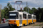 Ein vom T5C5 4133 geführtes Tandem der Linie 56A nach Hüvösvölgy hat in der Szilagyi Erzsebet ut soeben die Haltestelle Budagyöngye verlasssen.