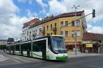 Eine Skoda-Tram verlässt die Altstadt von Miskolc, 10.7.16