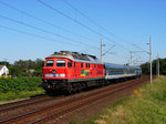 651 008 (Ludmilla) mit dem Sopron-Keszthely Eilzug 19807 kurz nach Celldömölk.
29.06.2016.