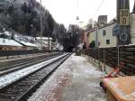 Bahnhof Rattenberg-Kramsach. Hier Blick in Richtung Brixlegg, Jenbach, Innsbruck.(18.12.2011)  ...