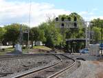 21.04.2019 Toccoa, Georgia. Ausfahrsignale und Flankenschutzweiche ohne Herzstück. Der Bf. wird von Amtrak angefahren.