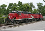 Zwei wieder aufgebaute EMD GP16 Lokomotiven der Burlington Junction Railway warteten am 16. Mai 2016 in Quincy, Illinois / USA auf ihren nächsten Einsatz.