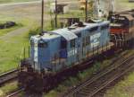 Boston and Maine GP9 #1736 fhrt einem Zug aus East Deerfield Massachussets Rangierbahnhof. 11/6/1990 Foto.