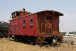 4.7.2012. Denver, CO. Caboose 4742 (1104) der Denver Rock Island Railroad. Seite gegenber zeigt die Aufschrift  Frisco . Scheint noch als Aufenthaltswagen benutzt zu werden, da Stromkabel hereinfhrten.