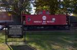 Caboose der Norfolk & Western Eisenbahngesellschaft, aufgestellt in einem Park in Burlington als Erinnerung an frhere Eisenbahnzeiten.