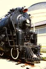Die 2903 der Atchison, Topeka & Santa Fe Railway Co. (AT&SF), eine 4-8-4 von Baldwin 1943 gebaut, konnte ich am 8. Juni 1987 im Museum of Science and Industry in Chicago (IL) aufnehmen. Seit 1995 ist sie im Illinois Railroad Museum at Union (IL) beheimatet. 