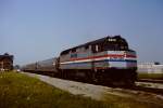 So sah der Amtrak-Zug Toronto - New York 1986 aus. Hier ist F40PH 339 mit Zug 97-96  Maple Leaf  am 30 Mai 1986 bei der Ausfahrt aus Niagara Falls Ont. in Richtung New York zu sehen.