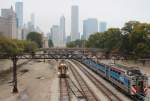 4.10.2013 Chicago. Metra Strecke mit Zug aus der Van Buren Station kommend Richtung University Park.