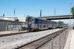 Der Surfliner kurz vor dem Bahnhof Burbank (Nord-westlichen Seite).