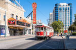 Am 03.10.2022 ist der ehemalige Melbourne W2-Class Strassenbahntriebwagen MATRA 455 unterwegs als  Streetcar  und konnte hier am Orpheum Theatre an der Sauth Main St Memphis TN, USA aufgenommen werden