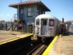 Ein R62A Zug der New Yorker Subway hat Einfahrt in die Station Willets Point / Shea Stadium am 14.04.08.