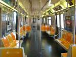 Ein R46 U-Bahnwagen die zum Beispiel auf der Linie D fahren. Aufgenommen auf Coney Island am 17.04.08