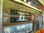 Ein R46 U-Bahnwagen die zum Beispiel auf der Linie D fahren. Hier der  Zugzielanzeiger  im Wagen. Aufgenommen auf Coney Island am 17.04.08