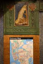 Historischer Keramikschmuck in der New Yorker Subway-Station  Astor Place , Baujahr 1904. 14.6.2015