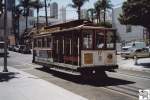 Cable Car Wagen #17 wartet kurz vor dem Wendepunkt an der Taylor Street (Powell and Mason Linie) auf seinen nchsten Einsatz.