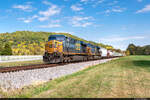 Am 06.10.2022 sind CSX 5272, 5391 & CSX 3240 & 310 (in der Mitte) unterwegs mit einem Güterzug in Richtung Süden und konnten hier bei Worthville KY, USA auf der LCL Subdivision aufgenommen werden